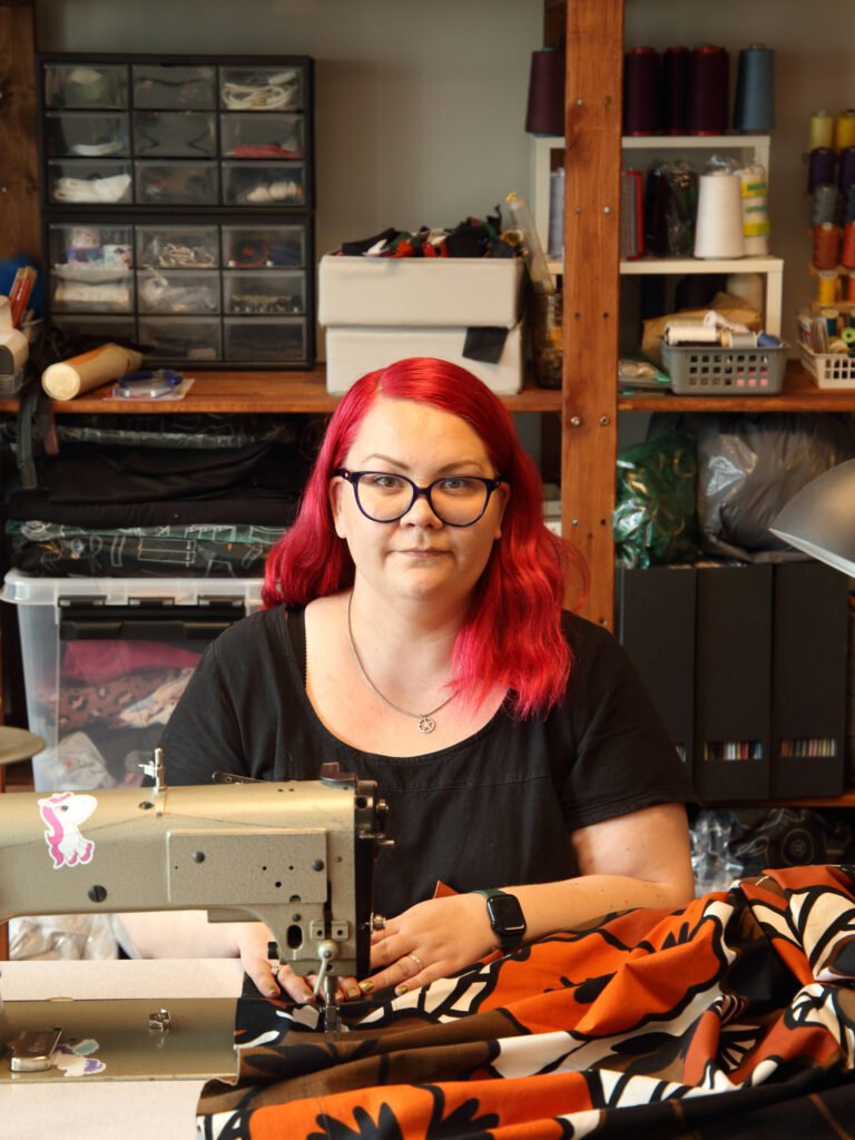 RoseMiu's House Eko-ompelimo. Vaatteiden muokkaus ja korjausompelu. Kuva Sarista meistä sivulla.
